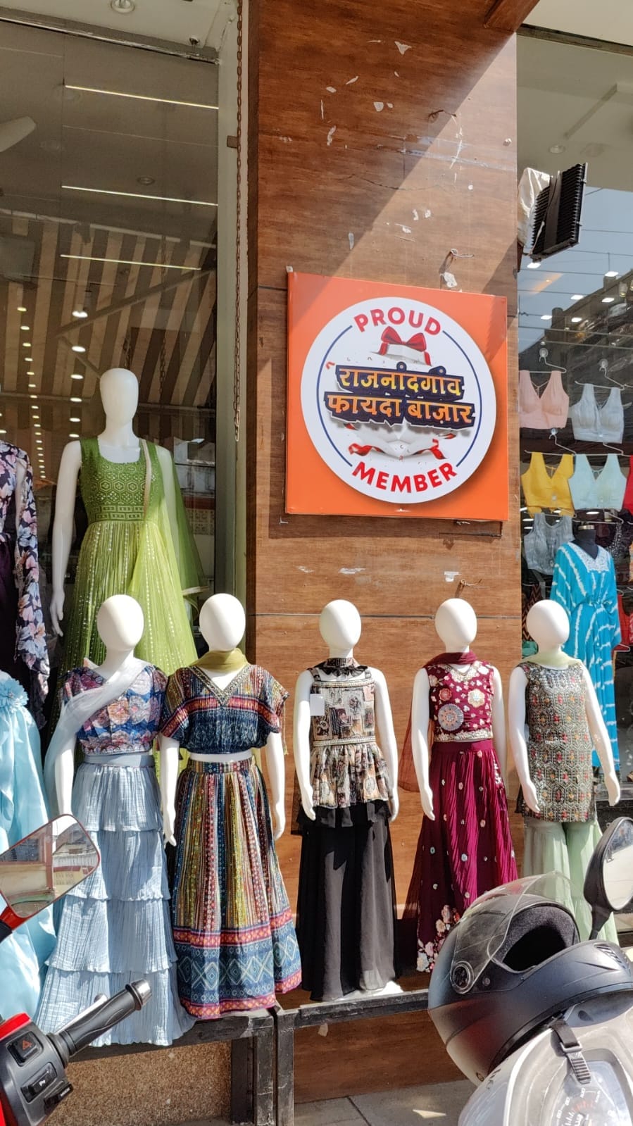 A Rajnandgaon FaydaBazaar member sign displayed at a local clothing store